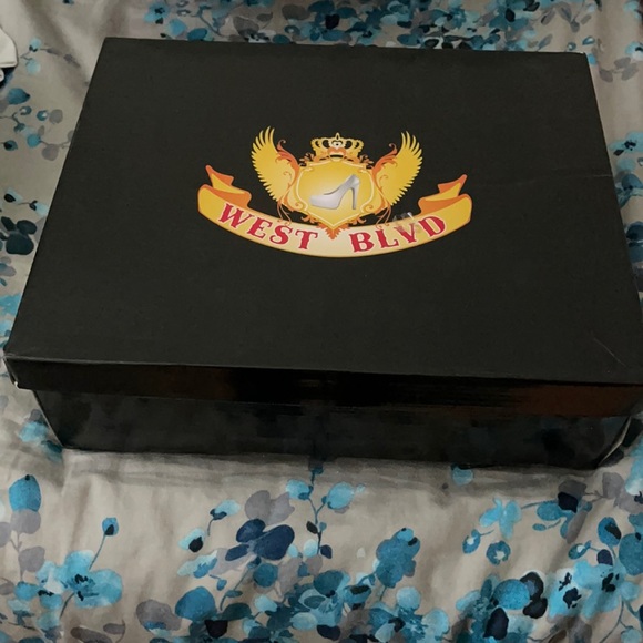 Brown Boots, never worn - Picture 2 of 3